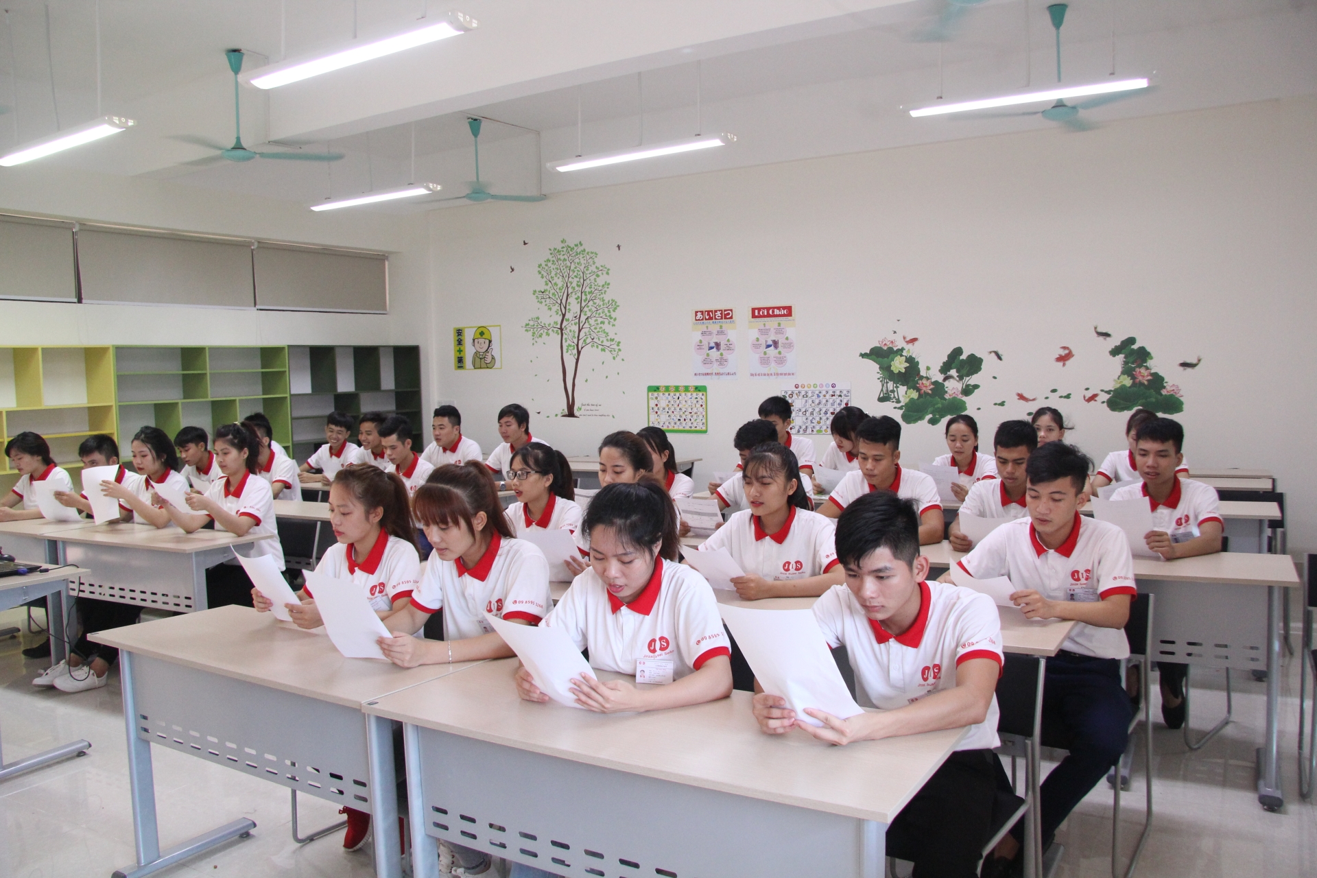 Hướng dẫn chi tiết ghi tờ khai nhập cảnh Nhật Bản